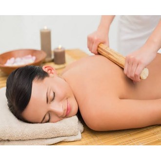 Massagem com Bambus